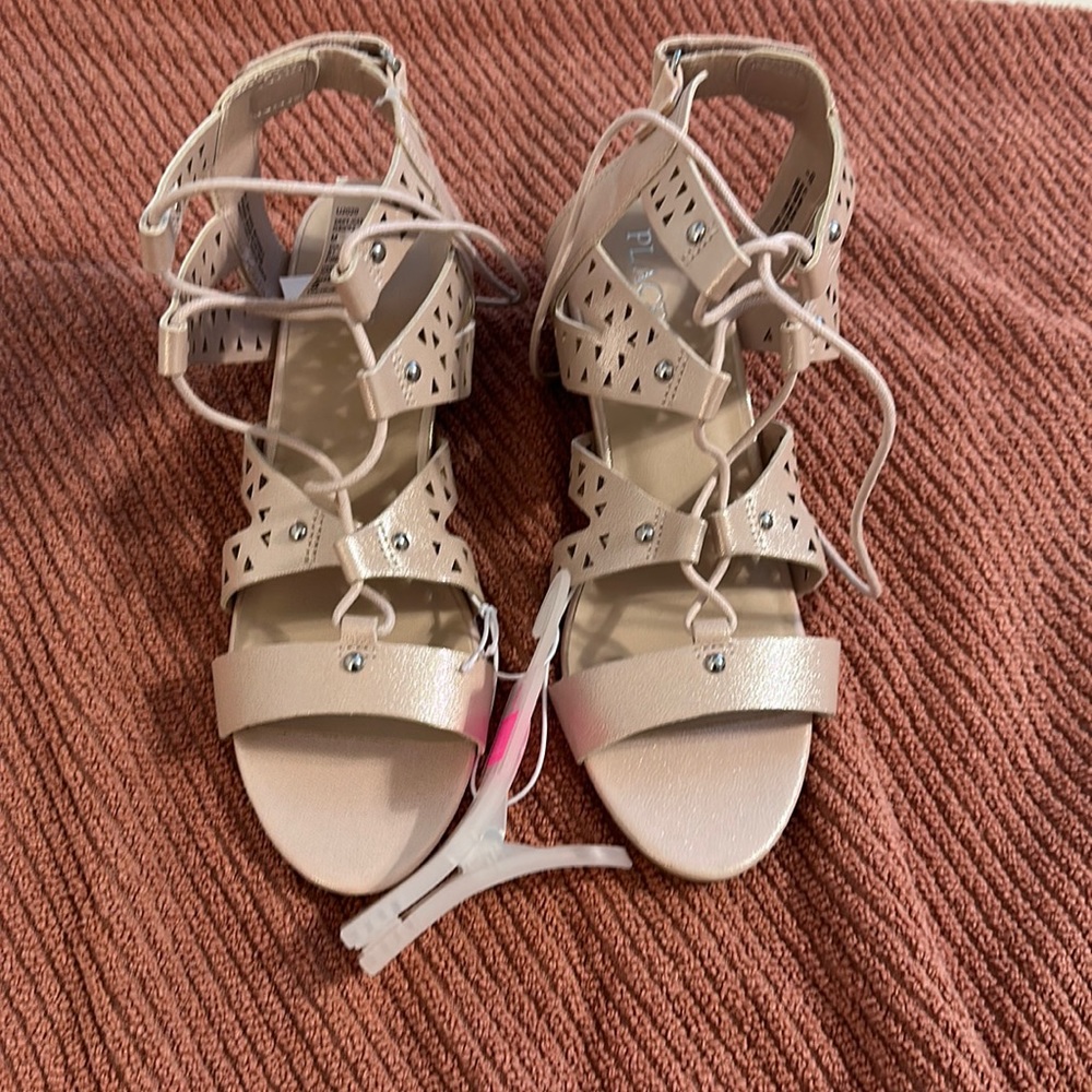 The Children’s Place sandals / New with tags on.